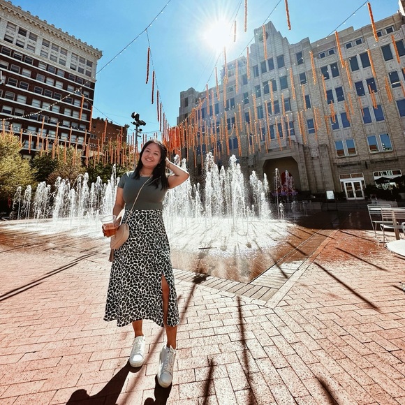 I’m your posher. I’m 32 years old and my style is constantly changing. - Picture 2 of 10